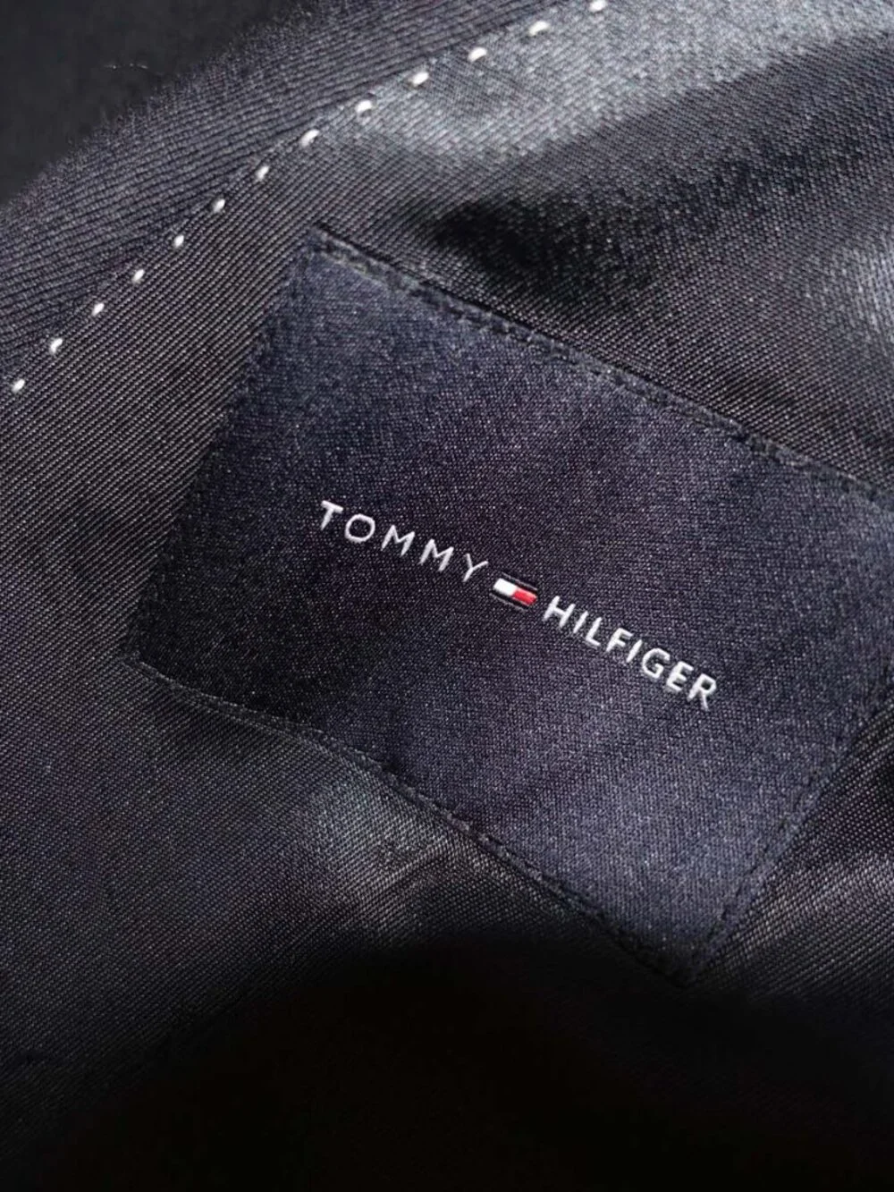 Tommy Hilfiger Men's 2 Button Suit Size 42 Long 35 x 31 Navy Blue 100% Wool 42L